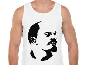 Vilnius: finisce sotto processo per una maglietta con Lenin / L'uomo si difende: 'L'ho comprata in un negozio di indumenti usati'