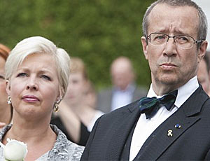 L'ex first lady estone Evelin Ilves da divorziata e licenziata non avrà alcun sussidio di disoccupazione (FOTO) / La presidenza estone non ha versato i contributi, impiegandola al nero