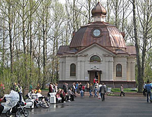 I russi sono scontenti dell'«aspetto ecclesiastico» dei parchi e giardini / La chiesa toglie ai cittadini i loro luoghi di svago preferiti