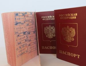 I russi potranno avere due passaporti per l'estero / Ciò permetterà ai cittadini di visitare i paesi tra i quali non corre buon sangue