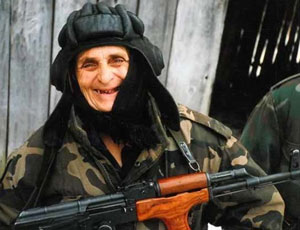 I comandi militari di Kiev hanno chiamato sotto le armi una nonna per combattere nel Donbass