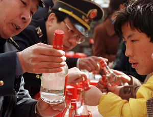 La polizia cinese ha confiscato 5,3 mila bottiglie di vodka con l'aggiunta del Viagra