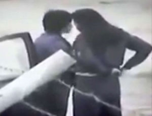 Un bacio saffico tra due guardie di frontiera in Kazakistan ha causato licenziamento delle due donne (VIDEO)