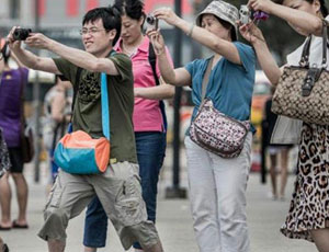 San Pietroburgo colta alla sprovvista dall'invasione dei turisti cinesi: mancano le guide