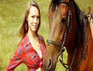 Cavallerizza russa muore schiacciata dagli zoccoli del suo cavallo (FOTO, VIDEO)