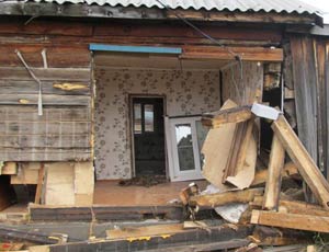 Diritto di prelazione immobiliare alla russa: un'offerta che non si può rifiutare… / Una donna distrugge con trattore l'abitazione di una vicina
