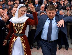 Codice di condotta per matrimoni ceceni: proibiti alcolici e gli spari / Tra i divieti anche balli «spinti» e il taglio della torta