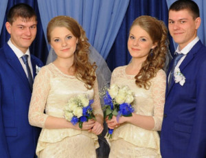Due matrimoni straordinari in Siberia (FOTO) / Due fratelli gemelli sposato due sorelle gemelle