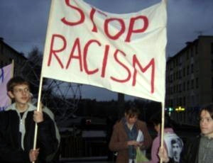 Germania pagherà ai rifugiati per le manifestazioni del razzismo in rete