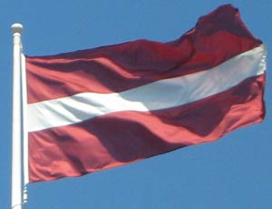 I lettoni squattrinati falsificano la bandiera nazionale