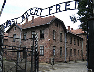 Tour operator israeliani lucravano sui viaggi ad Auschwitz / 9 persone arrestate
