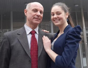 Matrimonio riparatore per il 58enne professore universitario ucraino (FOTO) / Dopo la scandalosa relazione sentimentale con una 17enne studentessa