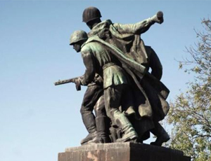 Gli attivisti polacchi hanno restaurato il monumento all'Armata Rossa
