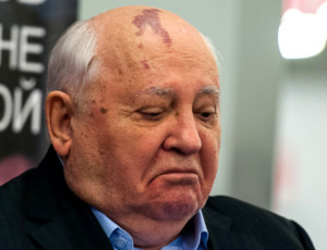 Mikhail Gorbačëv rimpiange la disgregazione dell'URSS / Il comune di Mosca vieta i cortei per il 25° anniversario del putsch