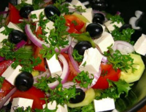 A Mosca verrà preparata una ciotola gigante d'insalata greca