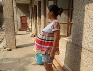 Donna cinese porta in grembo un bambino due volte più a lungo del normale