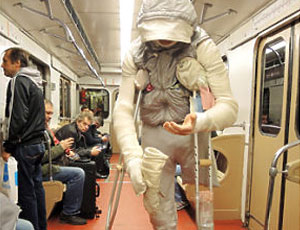 Svelato il mistero dell'uomo-mummia nella metropolitana di Mosca (FOTO) / Identificato il passeggero-fantasma dei sotterranei