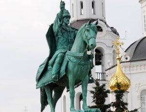 Il monumento a Ivan il Terribile ad Orël è illegale (FOTO, VIDEO) / Gli attivisti locali esigono la rimozione del monumento