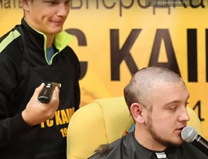 Il calciatore Aršavin ha rasato a zero un giornalista kazaco (FOTO, VIDEO)