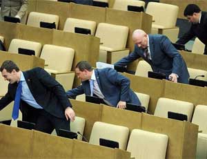 Ai deputati russi si vuole proibire di votare l'uno per l'altro