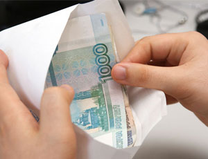 A Magnitogorsk uomo d'affari butta in giro buste con 700 mila euro