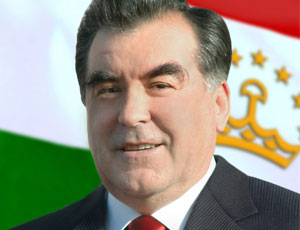 Al presidente del Tagikistan è stato conferito il titolo di fondatore del paese / Il leader del paese detiene davvero privilegi da re