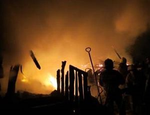 Negli Urali messa in vendita una casa bruciata dove sono morte 4 persone (FOTO)