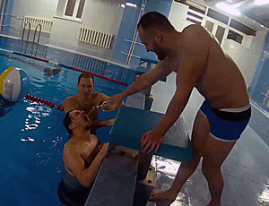 A Vladimir piscina scolastica affittata per una seratina erotica (FOTO, VIDEO) / Il video della bisboccia è diventato motivo di scandalo