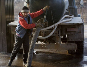 Negli Urali bottinaio rimane ferito a causa di uno scoppio / Stava cercando di sciogliere il ghiaccio di una cisterna con una fiamma