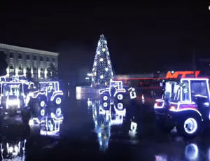 In Bielorussia si è tenuto uno show di trattori unico (VIDEO)