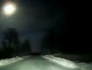 Nel nord-ovest della Russia si è verificata una pioggia di meteoriti (VIDEO) / Delle videocamere hanno registrato le esplosioni di due bolidi