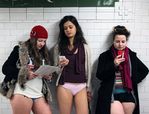A Mosca hanno proibito l'iniziativa «In metro senza pantaloni» (FOTO)