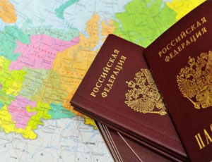Deputati russi propongono di istituire una «green card» per i russi stranieri / Gli esperti temono un afflusso di migranti