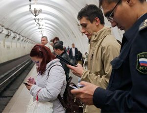 In Russia per la prima volta nella storia ha smesso di crescere il pubblico on-line / Per accedere alla rete i russi preferiscono i telefoni cellulari