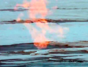Il più grande lago del pianeta è in fiamme (VIDEO) / I pescatori incendiano il Bajkal