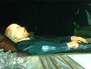 Per il centenario della Rivoluzione Lenin indosserà un abito nuovo / Il mausoleo chiuderà per due mesi