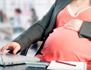 In Russia s'introducono nuove norme per il lavoro delle donne / Più sole per le donne in gravidanza e un locale per allattare i neonati